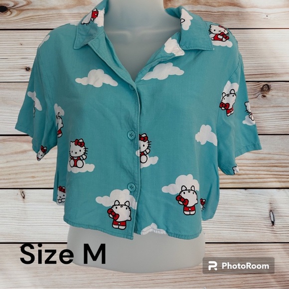 🌸3/$12 kitty blouse size M, in excellent condition - Picture 2 of 7